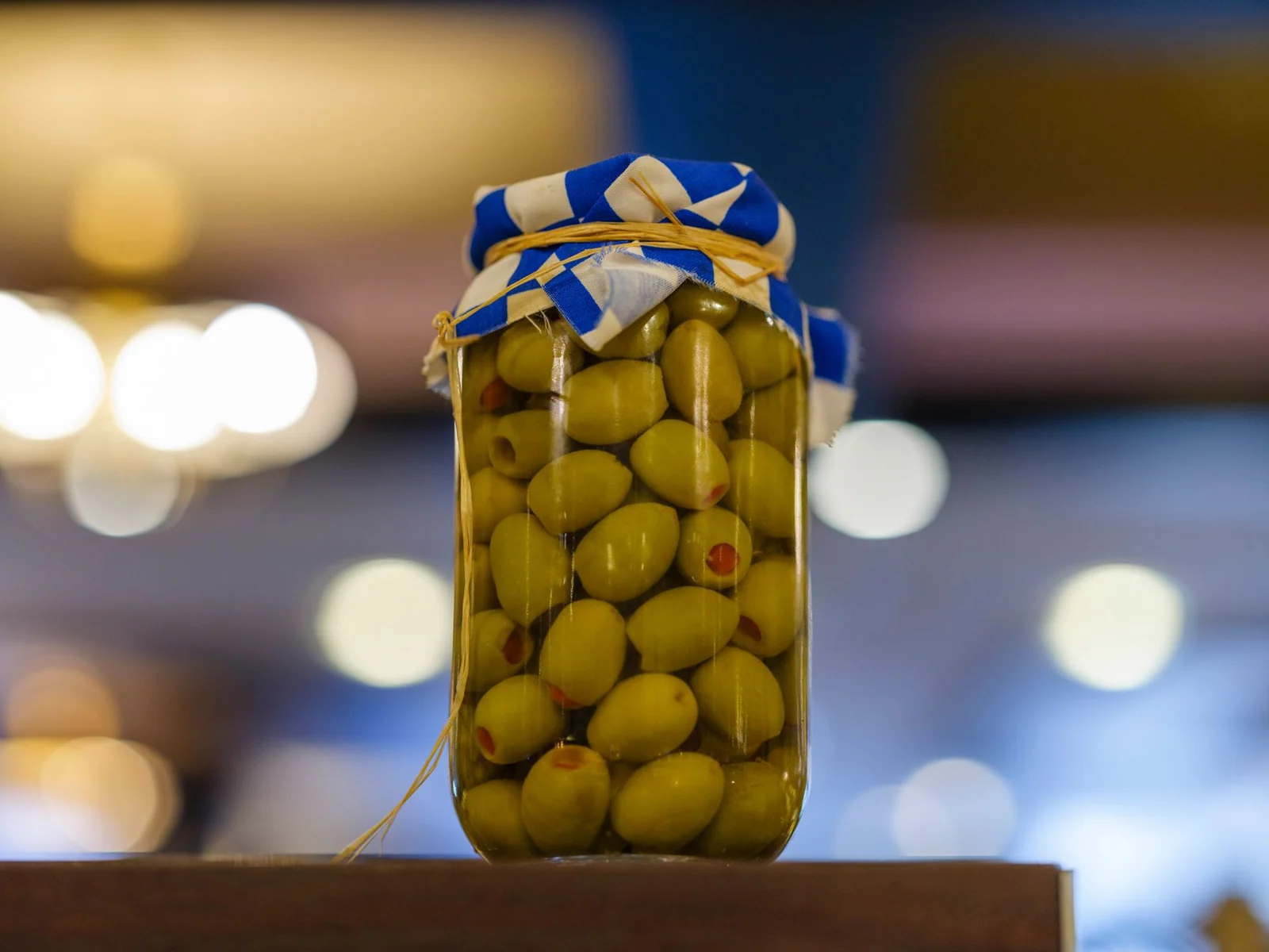 Kırma Zeytin (Evde Yeşil Zeytin Salamurası) Kırma Zeytin (Evde Yeşil Zeytin Salamurası)